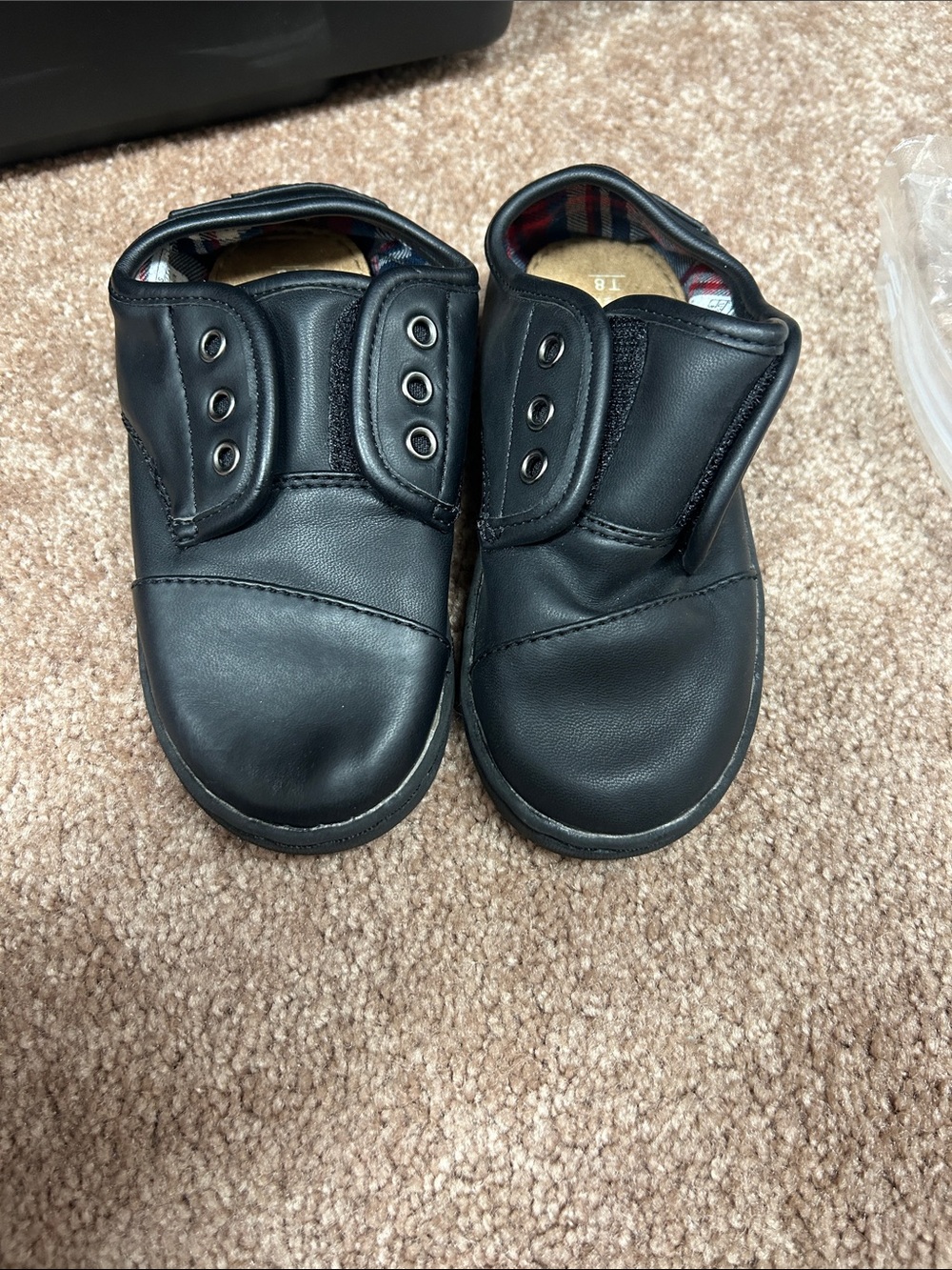 Boys Black Slip-On Leather School Shoes Toms bin B45
